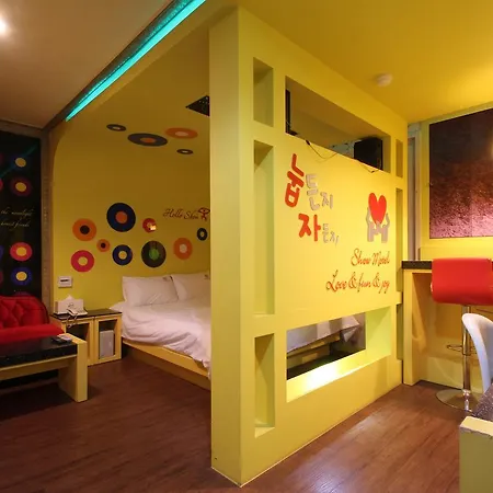 Show Hotel