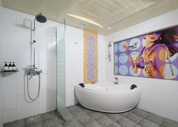 Show Hotel