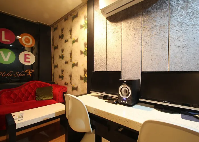 Hotel Show 2*