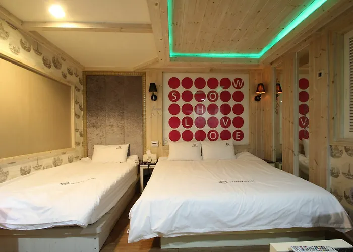 Show Hotel 2*